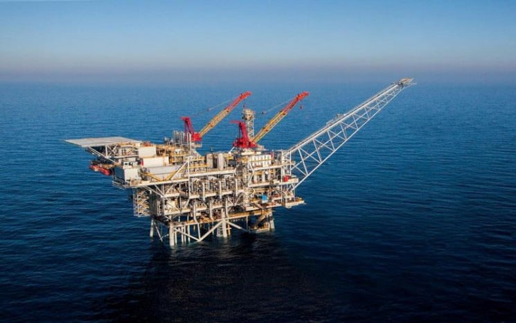 WHOSE PROJECTS FOR GREEK GAS FIELDS SPOILS THE DISCOVERY OF THE SUPER GIANT GAS FIELD ZOHR?