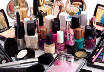 THEY FOUND CHEMICALS IN SHAMPOO AND BEAUTY PRODUCTS THAT MIGHT CAUSE BREAST CANCER