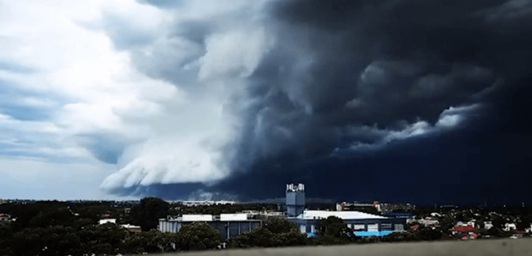 ”TSOUNAMI OF CLOUDS” IN SYDNEY