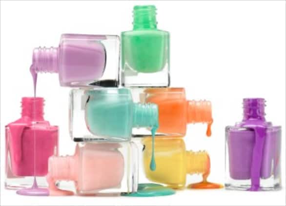 HOW TO MAKE YOUR OWN NAIL POLISH!