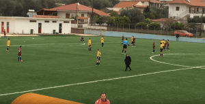 UNBELIEVABLE!!! A GRANDMA WENT INTO THE COURT AND SHE INTERRUPTED A SOCCER MATCH (VIDEO)