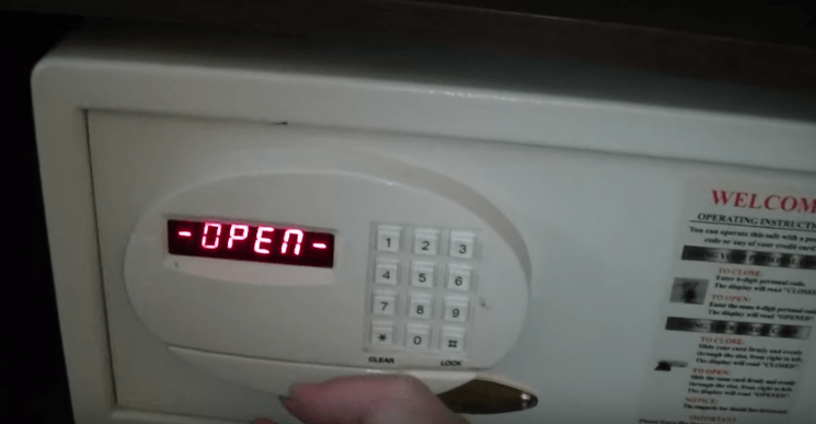 DON’T TRUST THE SAFES OF ANY HOTEL (VIDEO)